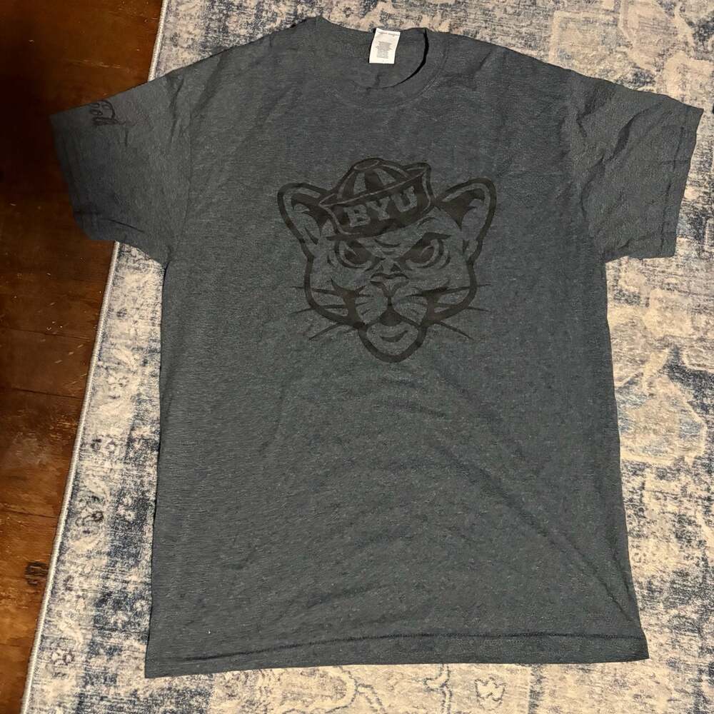 BYU Cougars Men's Distressed Screened 'VINTAGE COUGAR SAILOR LOGO' Tee